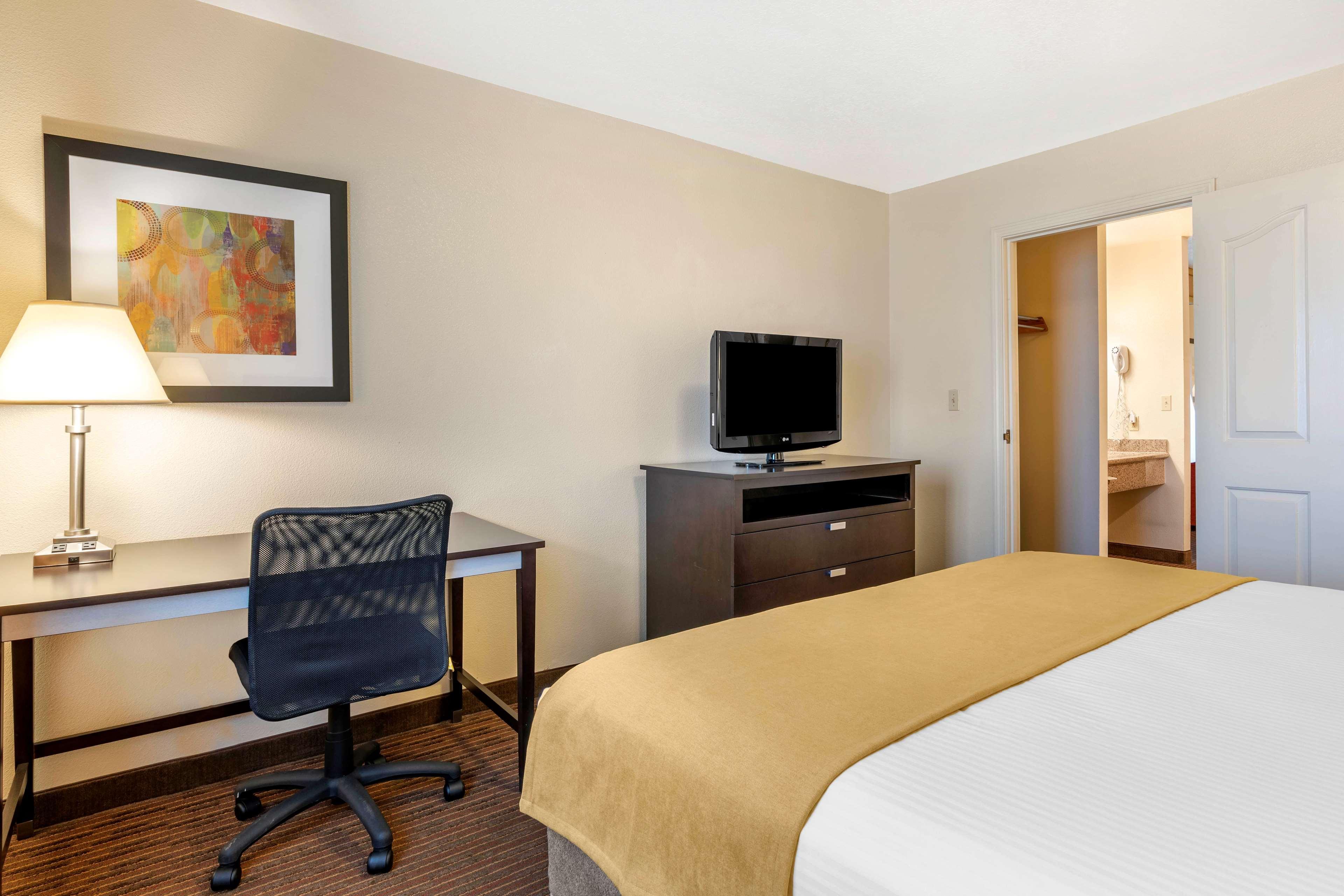 Best Western Luxury Inn Tracy Exterior photo